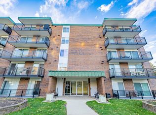 5S040 Pebblewood Ln APT W104, Naperville, IL 60563