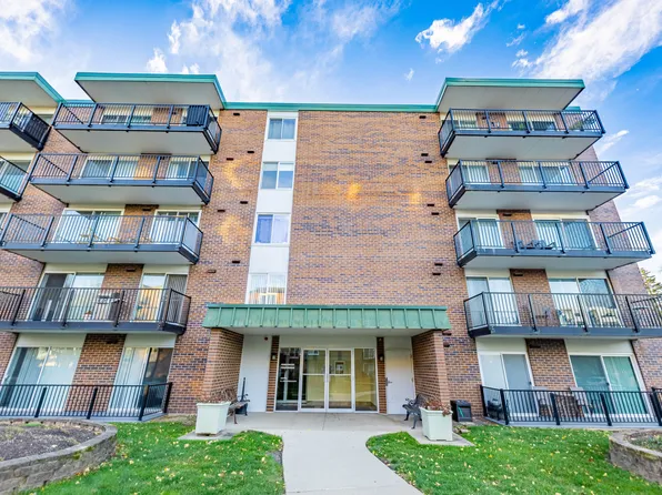 5S040 Pebblewood Ln APT W104, Naperville, IL 60563