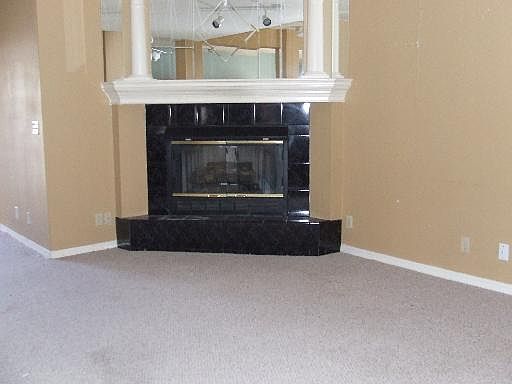 4th image of 195 S HACKBERRY AVE