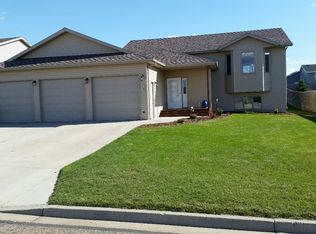 1103 Bouyer Pl, Lincoln, ND 58504