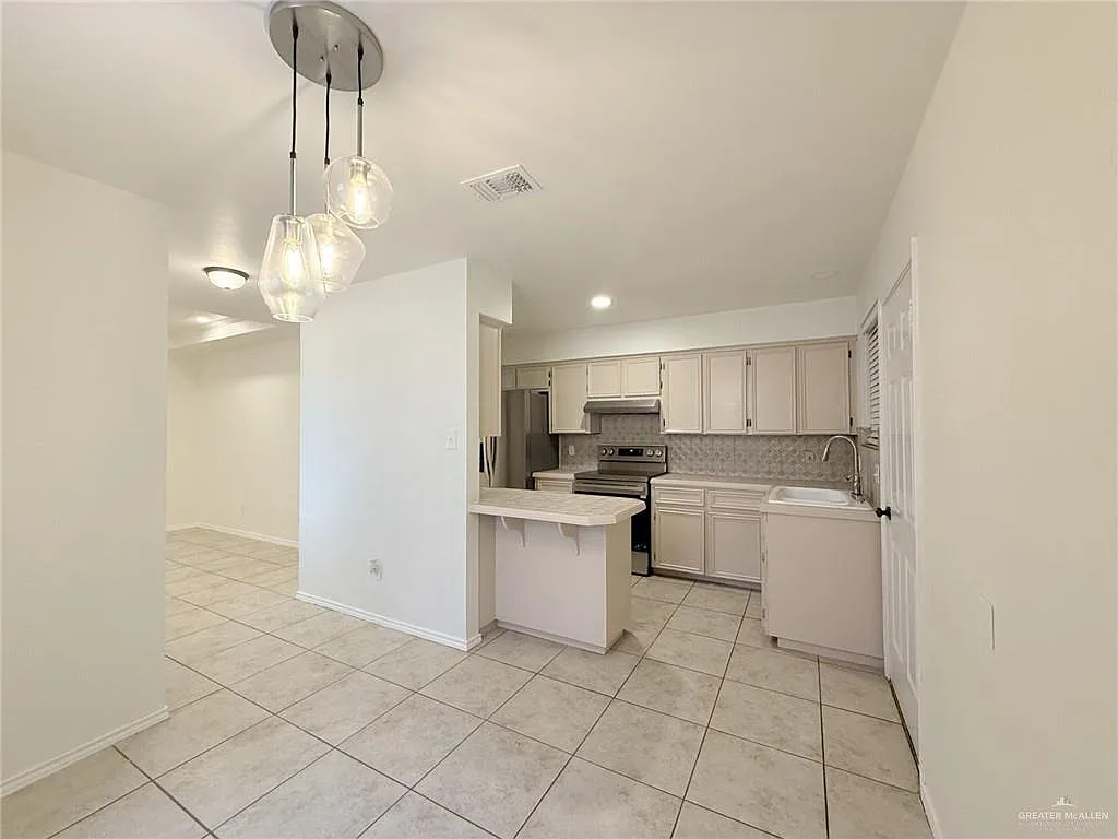2 bed, 1.0 bath, 955 sqft, $1,100 — Photo 3