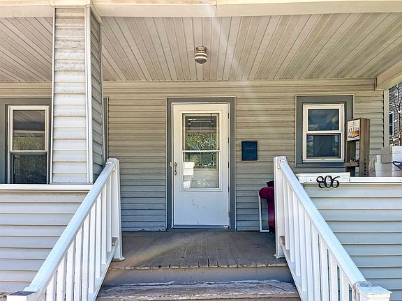 2nd image of 806 E Main St