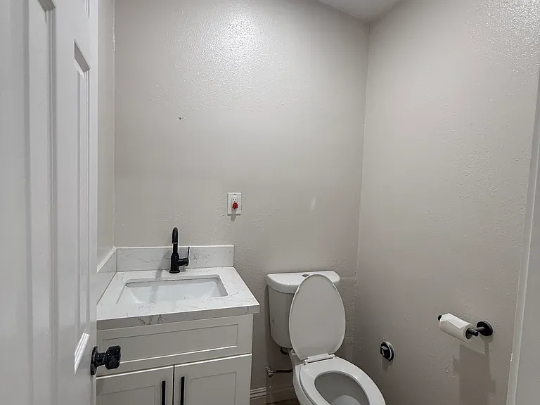8217 Bradwell Ave — Photo 9