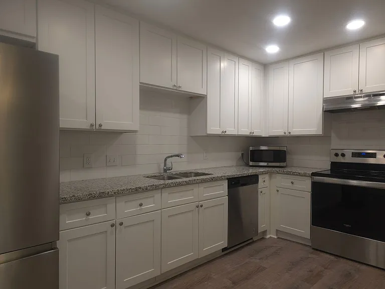 3121 General Twining St — Photo 2
