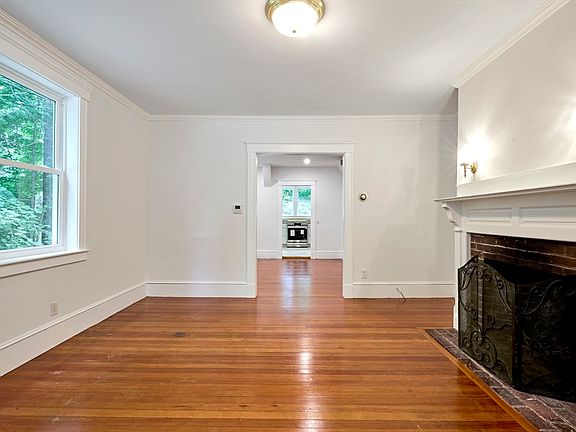 4th image of 34-36 Maple Ave