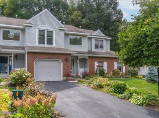 32 Woodside Dr, Clifton Park, NY 12065