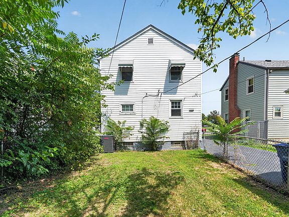 3rd image of 1771 E Sycamore St
