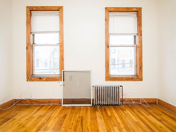 2nd image of 251 Wyckoff Ave APT 2R
