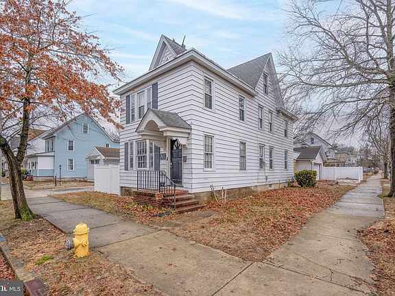 2nd image of 624 E Pine St