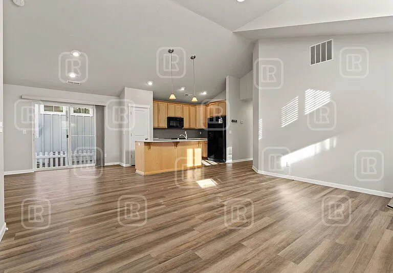 2211 N Oakland Ln — Photo 16