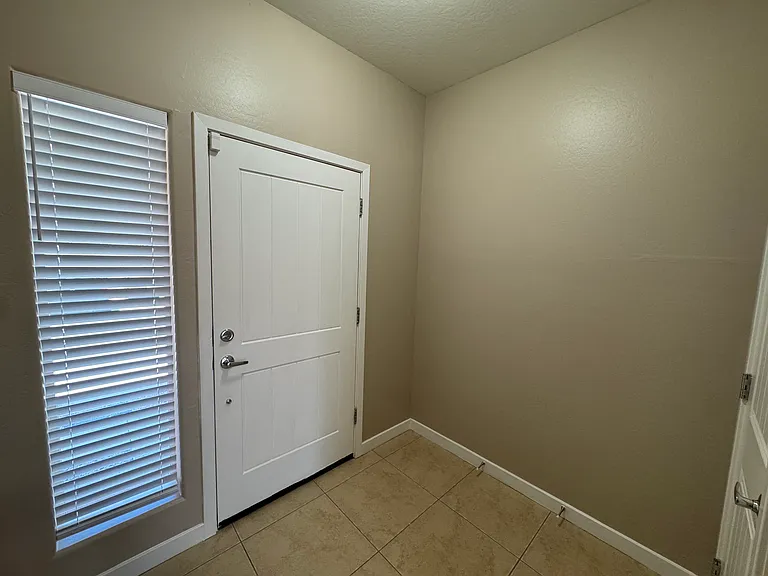 1115 E Cedar St — Photo 23