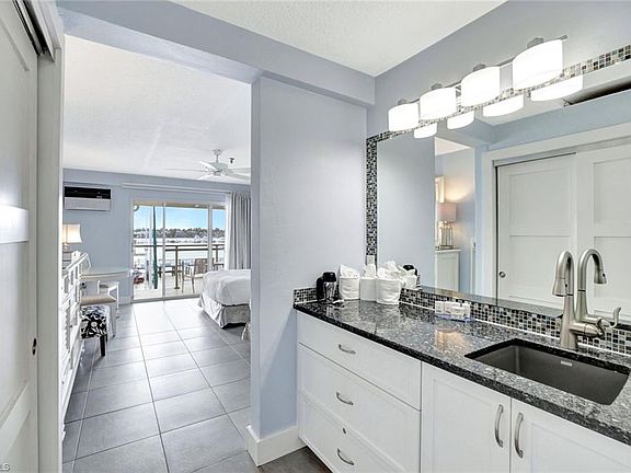 5th image of 900 Broad AVE S #320