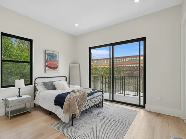 220 Freeman Avenue image 13 of 47