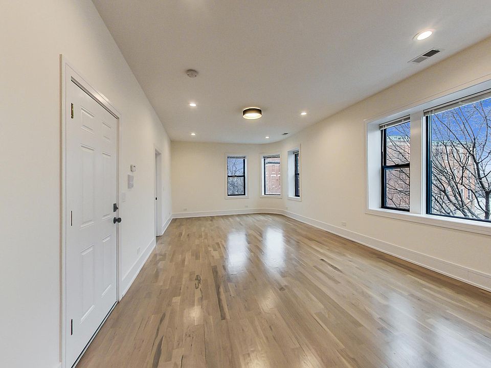 1st image of 1359 N Rockwell St #3W