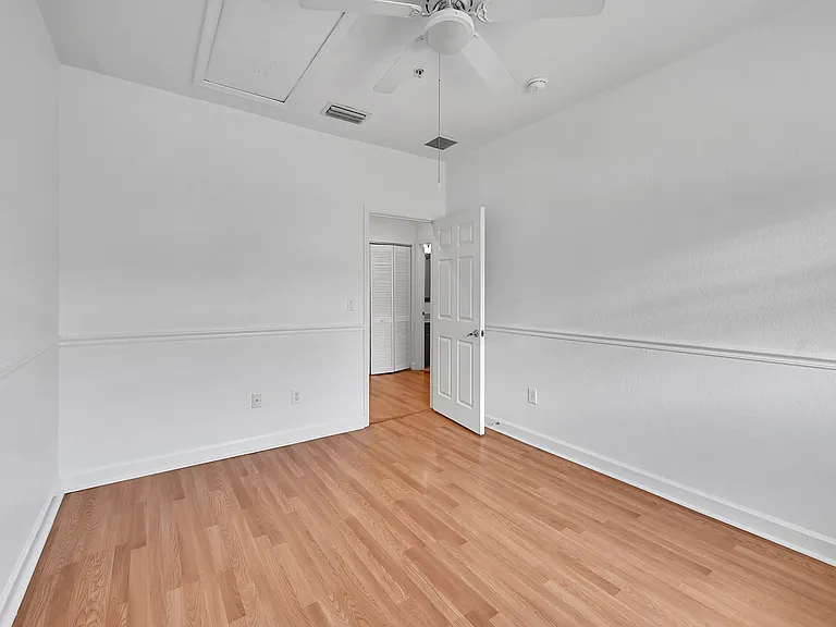 453 NE 1st St — Photo 39