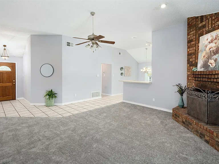 1533 Springaire Ln — Photo 3