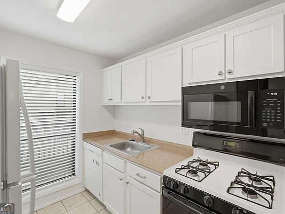 3rd image of 2408 Cumberland Ct SE #2408