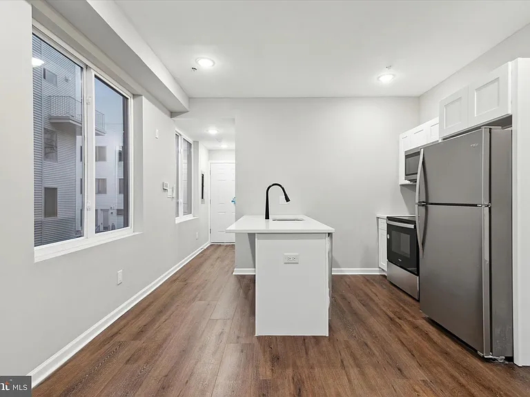 1230 N Marshall St #2F — Photo 5