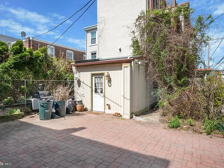 447 Dupont St — Photo 24