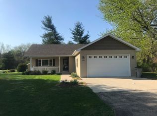 6260 Blackberry Dr, Morris, IL 60450