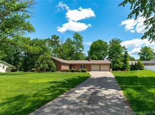 732 S Forrest Dr, Sellersburg, IN 47172