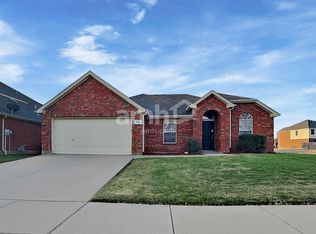 800 Keel Line Dr, Crowley, TX 76036
