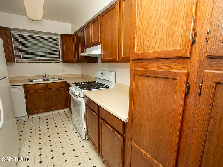 526 E 15th Ave #4 — Photo 6