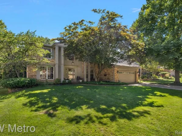 2127 Lancer Dr, Troy, MI 48084