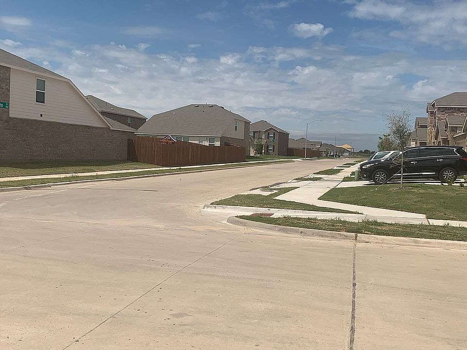 1st image of 900 Paso Fino Dr