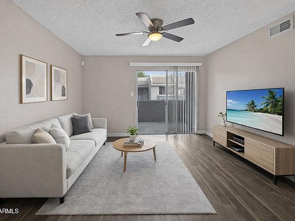 3rd image of 4410 N LONGVIEW Avenue #208