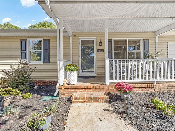 3rd image of 215 Yamasee Ct