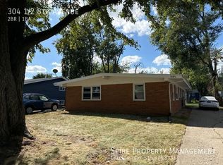 304 1/2 8th Ave, Hiawatha, IA 52233