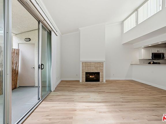 4th image of 5325 Newcastle Ave Unit 342
