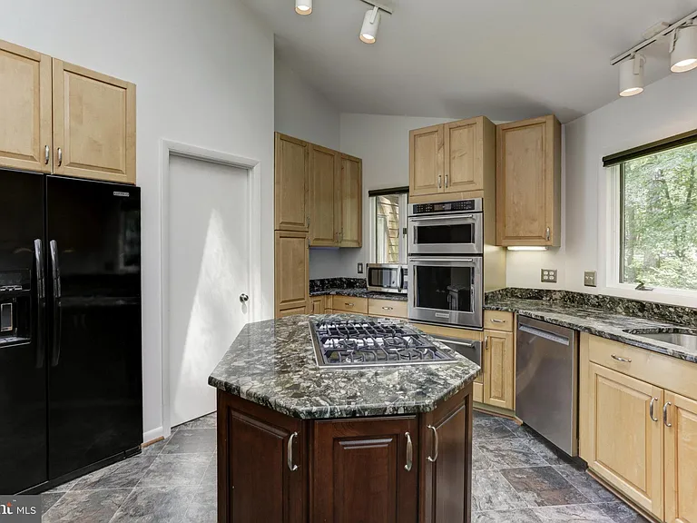 10373 Currycomb Ct — Photo 4