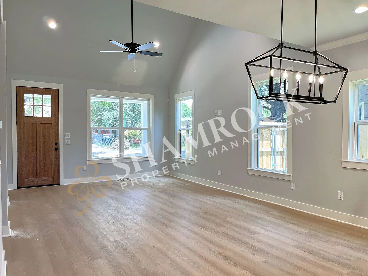 Central Waco Home — Photo 4
