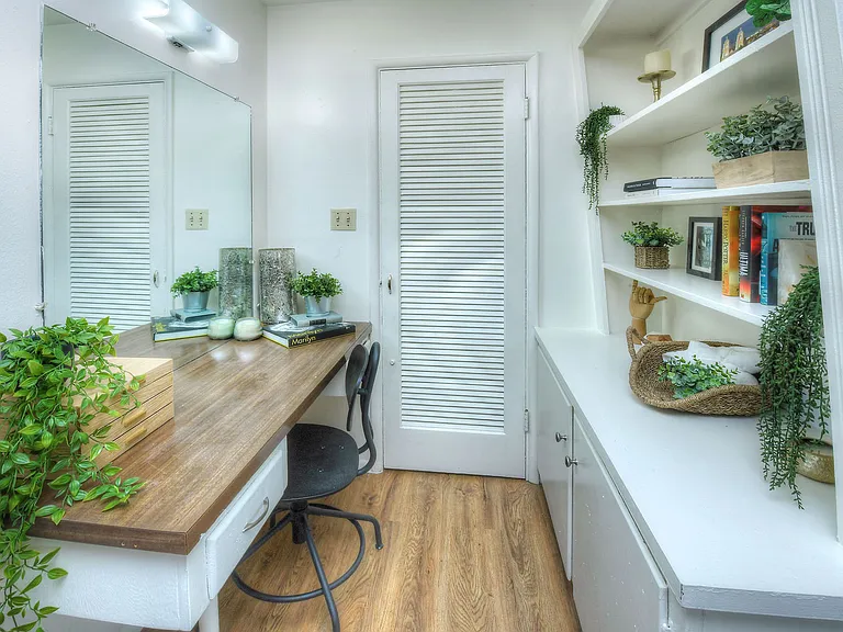 Lofts $900-$1000