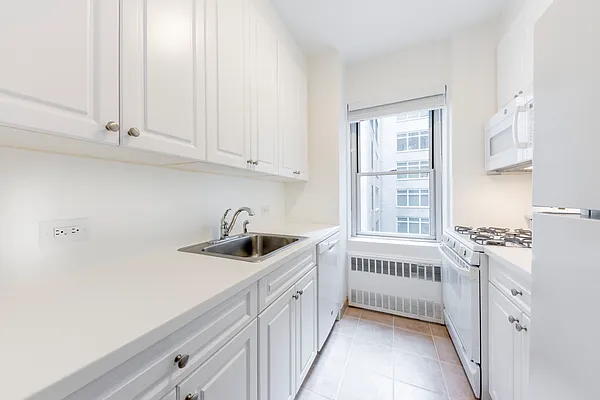 Rented by Douglas Elliman | media 8