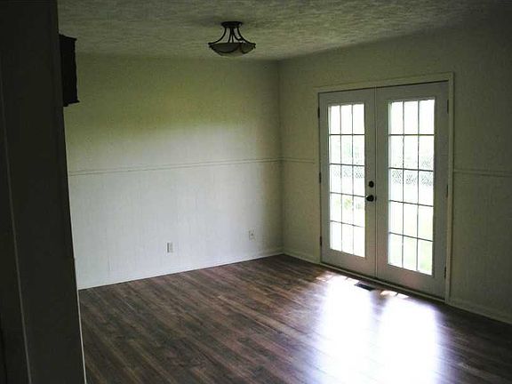 3rd image of 3995 New York Dr