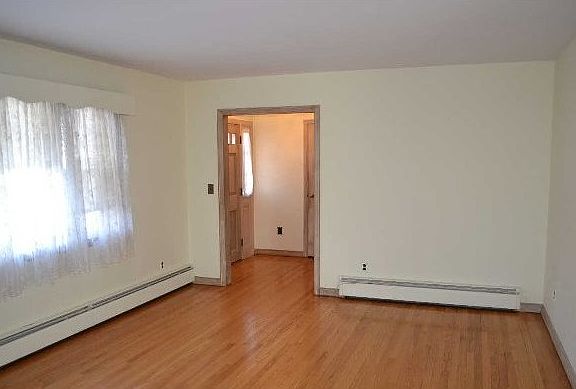 4th image of 11 Porter Pl