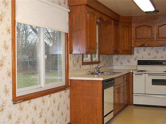 5th image of 103 Poole Rd