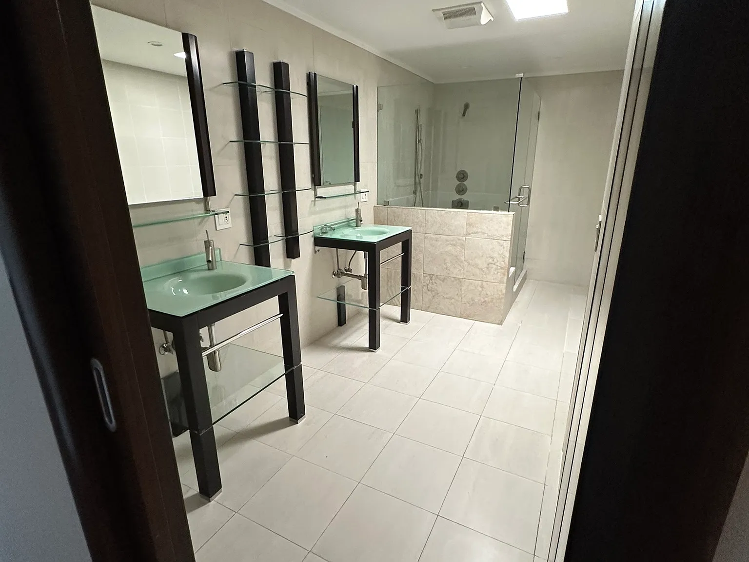 3 bed, 2.5 bath, 1951 sqft, $4,700 — Photo 3