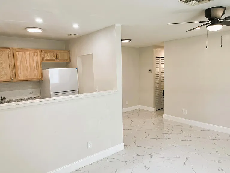 6144 SW 35th St #3 — Photo 4