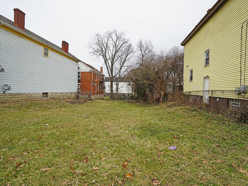 2nd image of 3328 Hackberry St