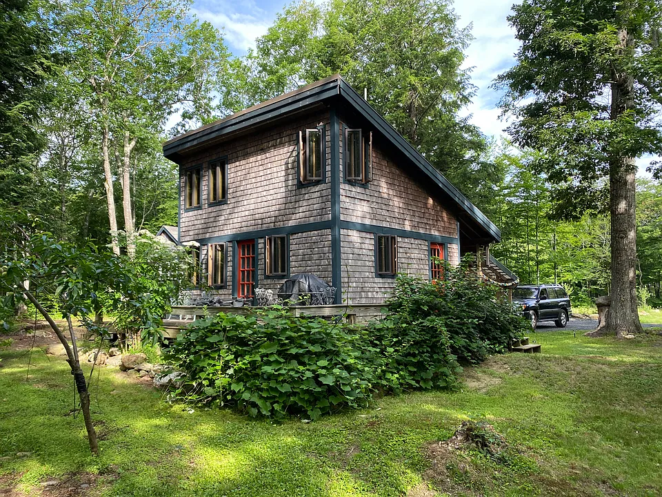 36 Rollins Hill Rd