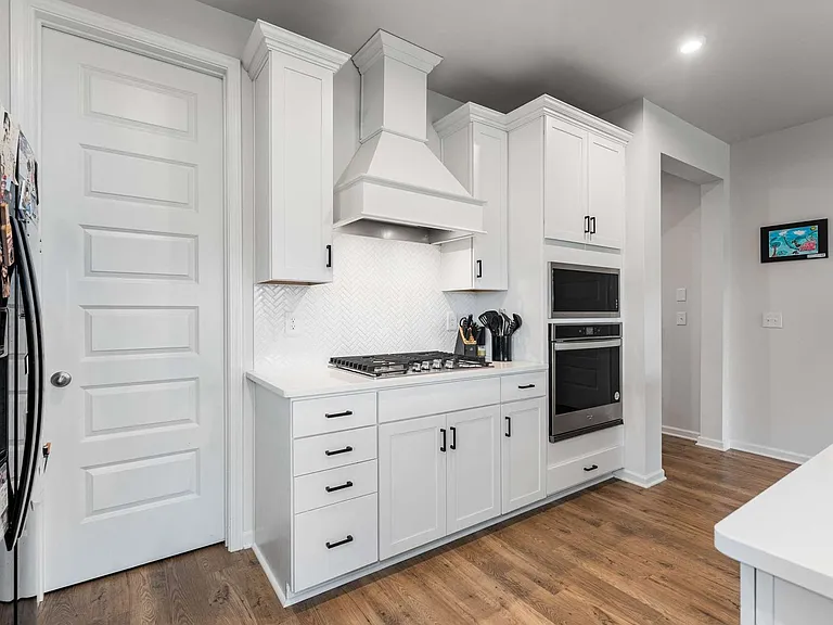 807 Cawthorn Ln — Photo 5