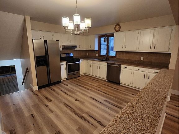 3rd image of 6715 Westview Dr