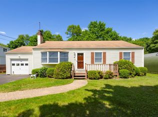16 Carmen Dr, Poughkeepsie, NY 12603