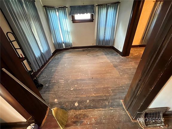 4th image of 622 S 13th St