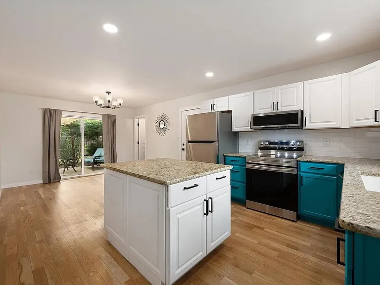 909 Willshire Dr — Photo 13