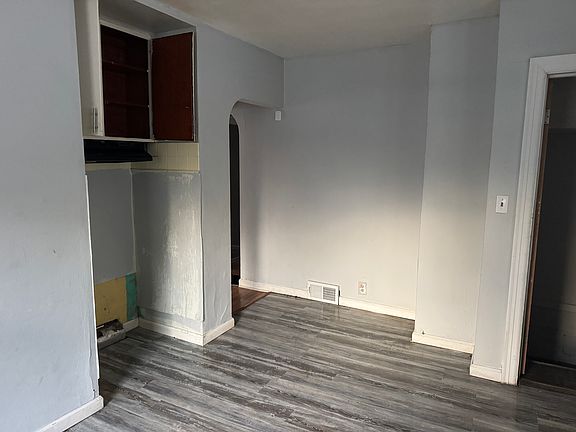 4th image of 216 S David St